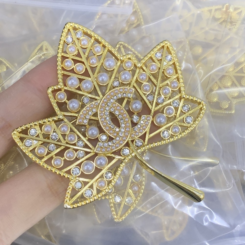 CC Brooches CHE116