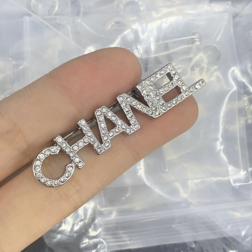 CC Brooches CHE118