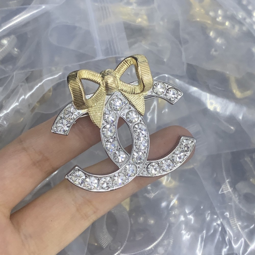 CC Brooches CHE119