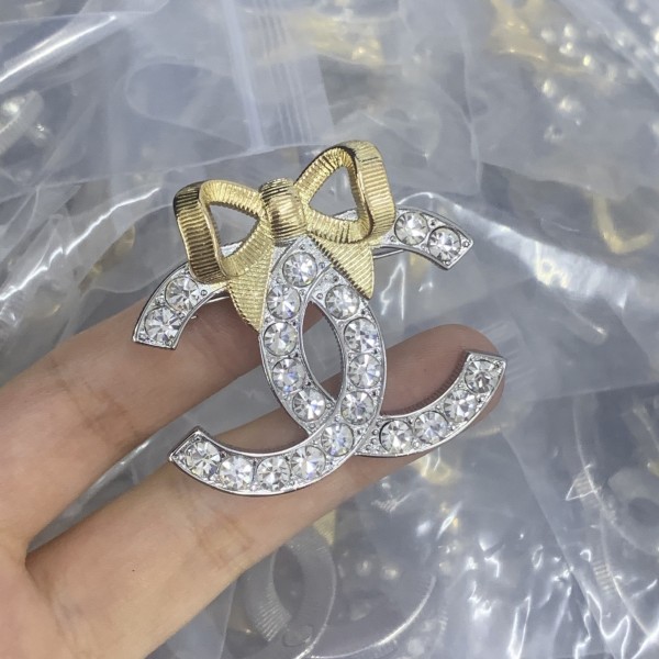 CC Brooches CHE119