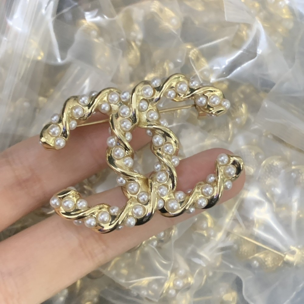CC Brooches CHE121