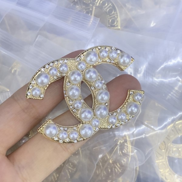 CC Brooches CHE123