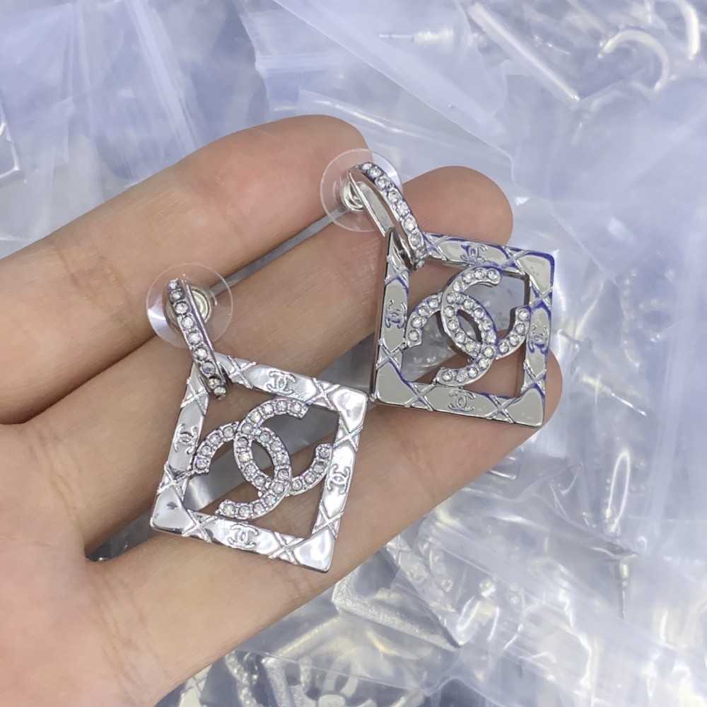 CC Earrings CHE032