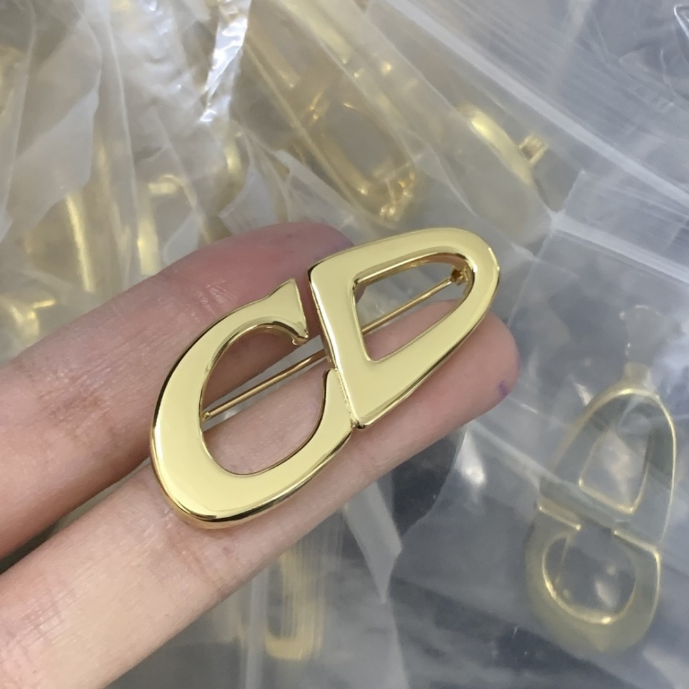DD BROOCHES DD106