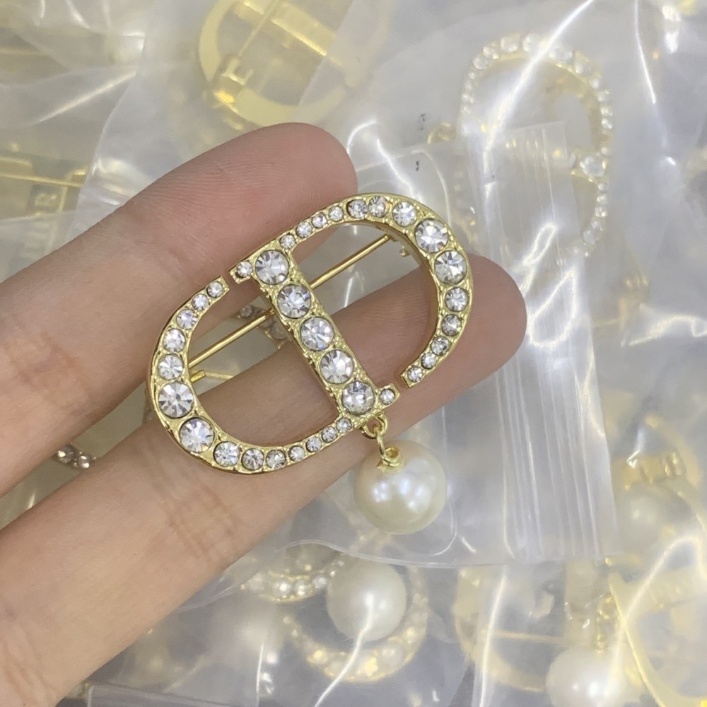 DD BROOCHES DD111
