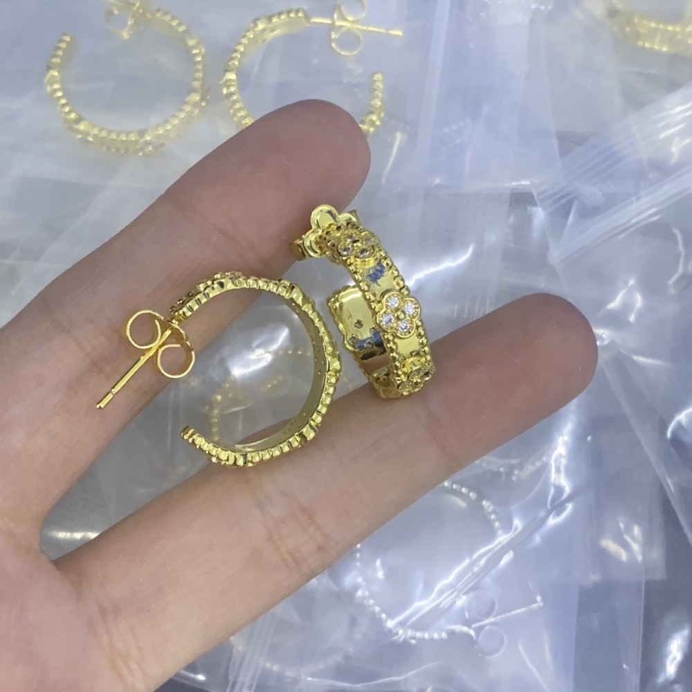 VC EARRINGS VC007