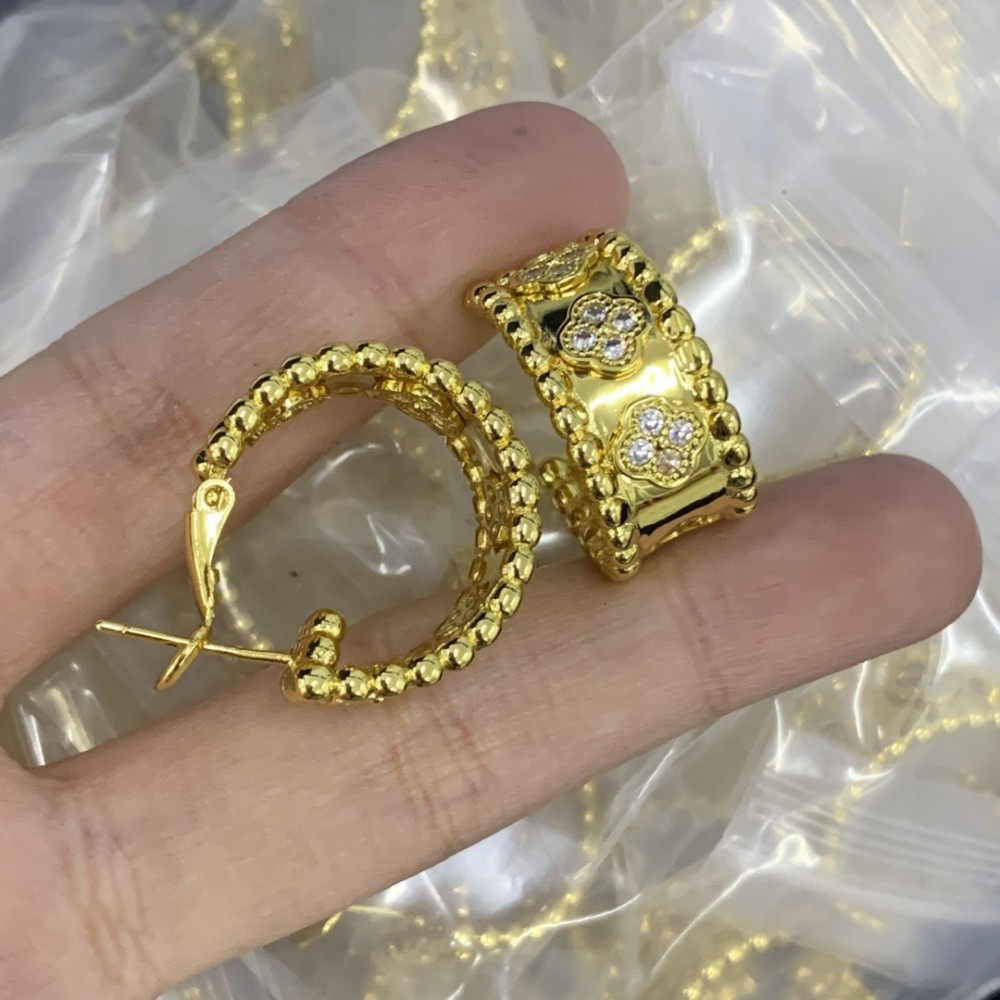 VC EARRINGS VC008